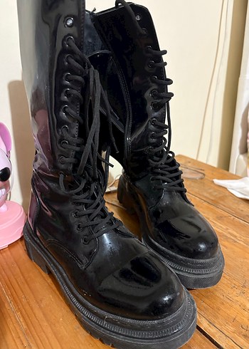 Siyah Rugan Bağcıklı Gotik Stiletto Bot - Görsel 2