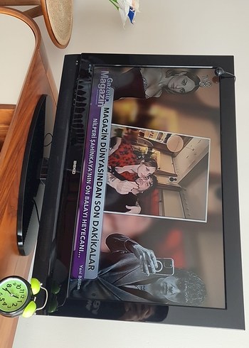 Siyah eski televizyon kumandali verilir internet gogle yoktur - Görsel 4