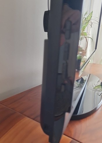 Siyah eski televizyon kumandali verilir internet gogle yoktur - Görsel 3