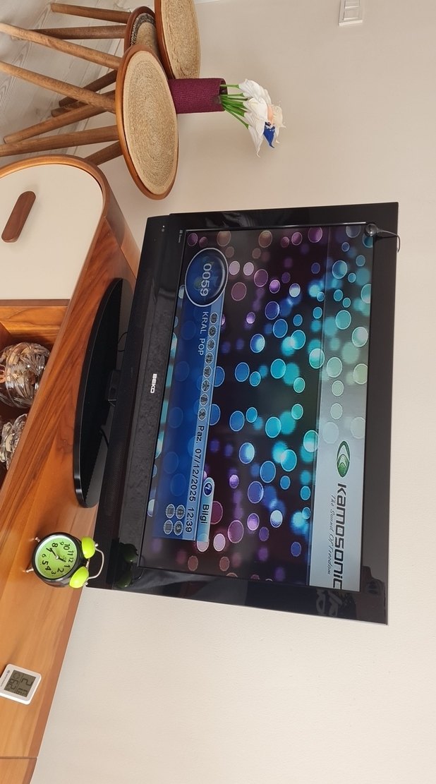 Siyah eski televizyon kumandali verilir internet gogle yoktur - Görsel 5