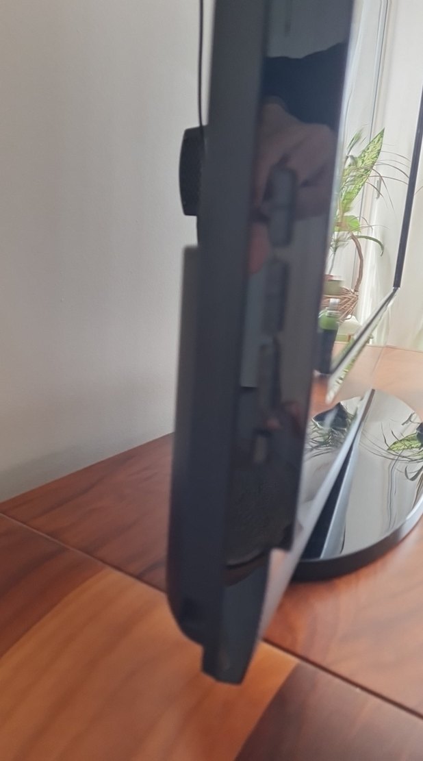 Siyah eski televizyon kumandali verilir internet gogle yoktur - Görsel 3