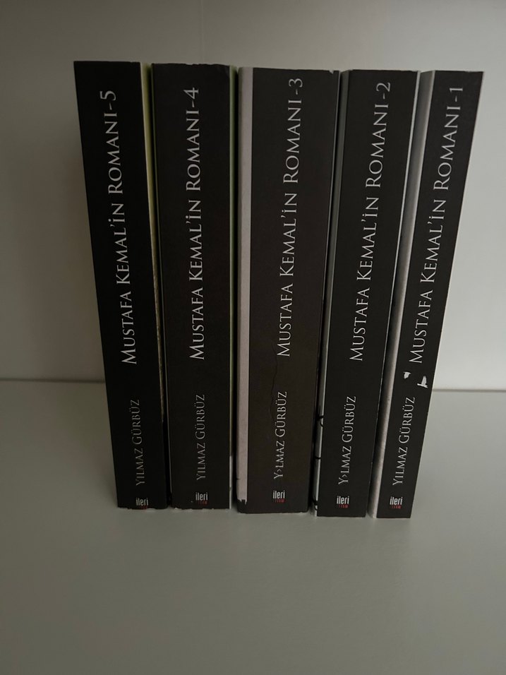 Mustafa Kemal'in Romanı - 5 Cilt Set - Görsel 2