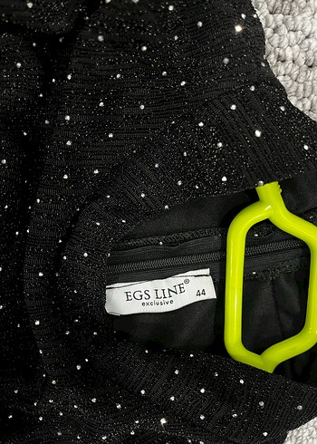 Uzun Kollu Siyah Elbise - Görsel 4