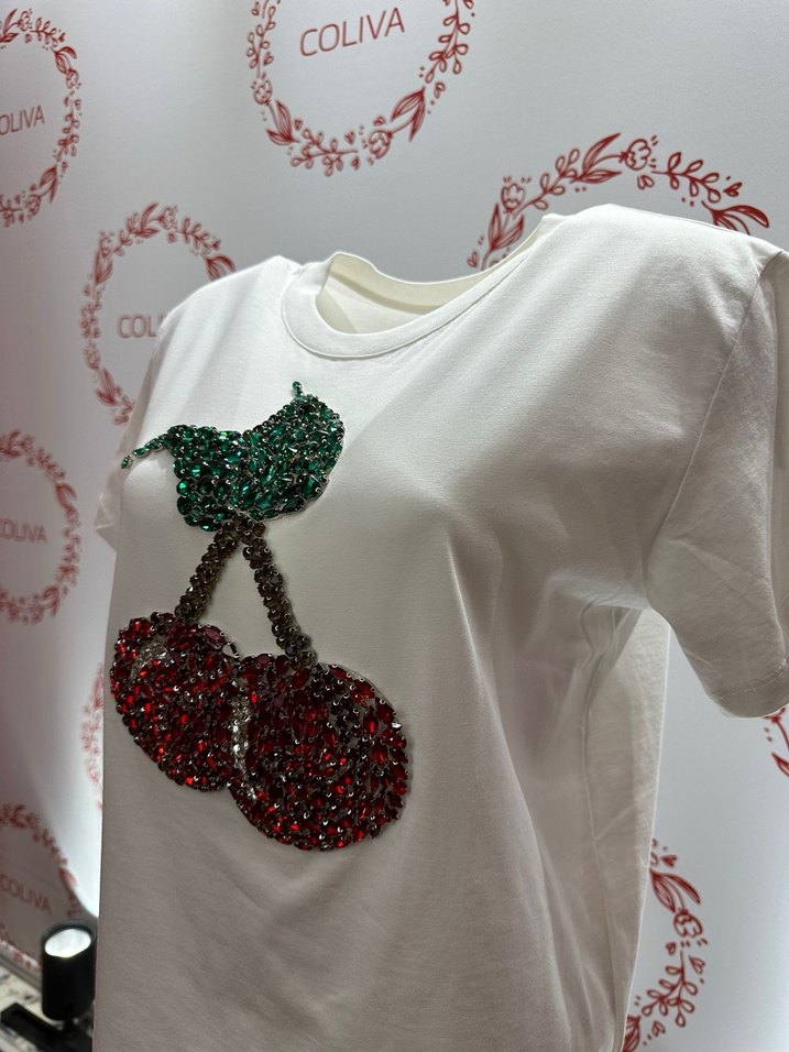 Kadın Beyaz kristal taşlı Kiraz Baskılı t-shirt - Görsel 5