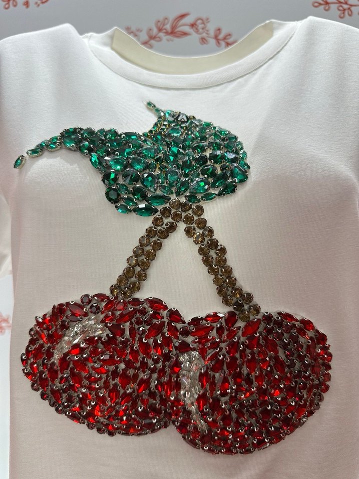 Kadın Beyaz kristal taşlı Kiraz Baskılı t-shirt - Görsel 4