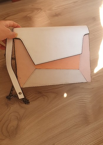 Beyaz Pembe Deri Zincir Detaylı Kadın Çanta - Görsel 2