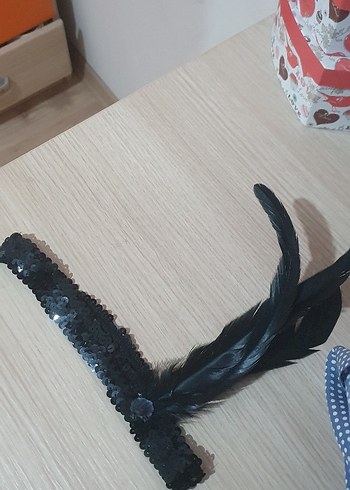 Siyah Pullu Tüylü Bandana - Görsel 4