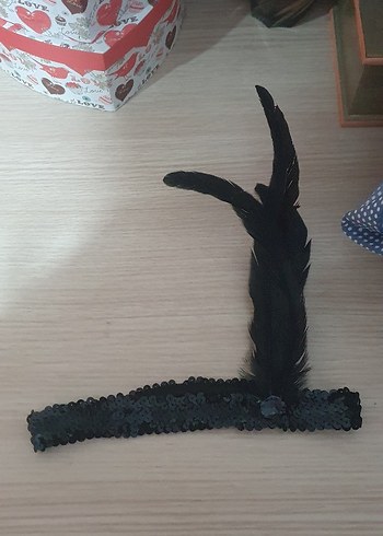 Siyah Pullu Tüylü Bandana - Görsel 3