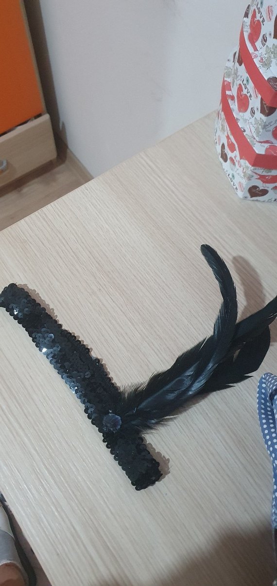 Siyah Pullu Tüylü Bandana - Görsel 4