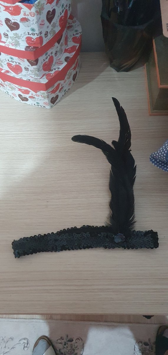 Siyah Pullu Tüylü Bandana - Görsel 3