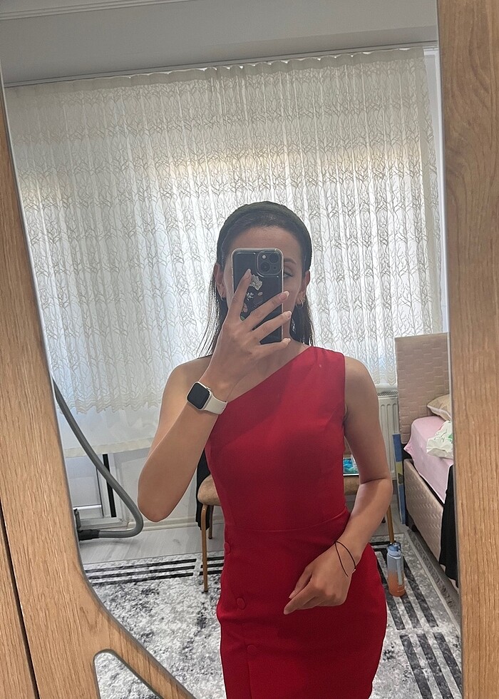 Kırmızı elbise - Görsel 2