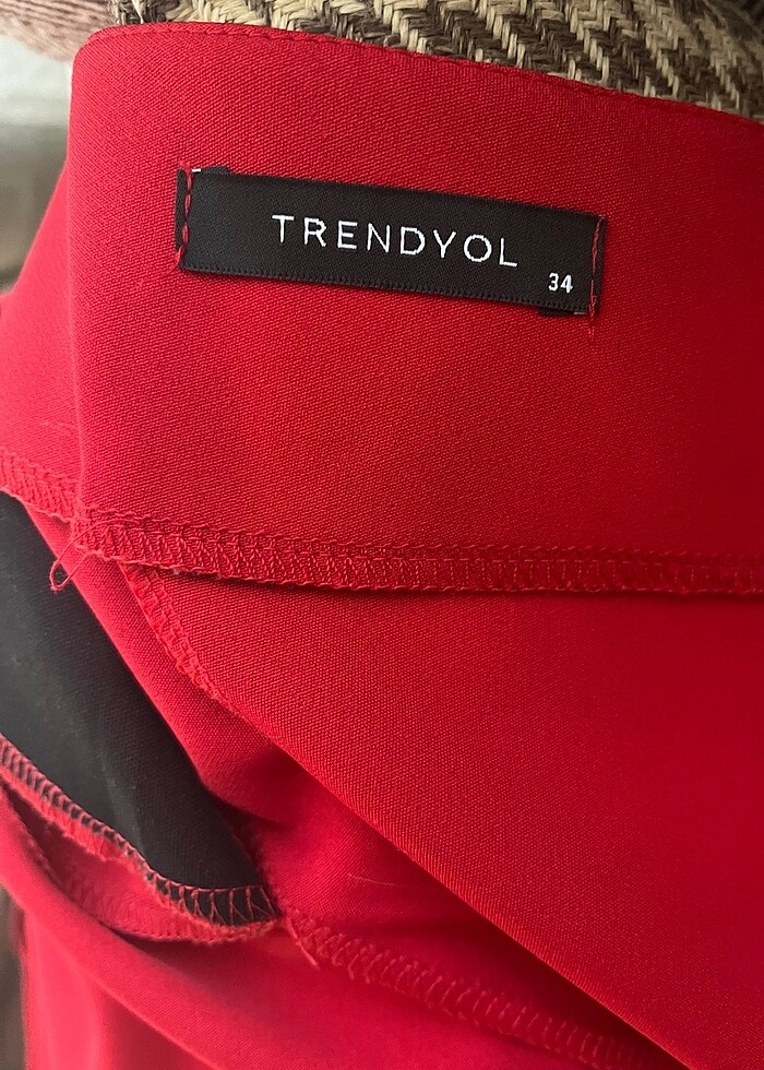 Kırmızı elbise - Görsel 3