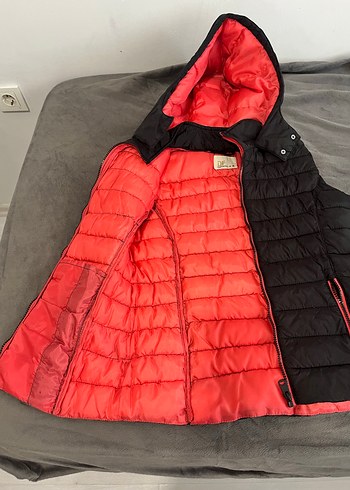 Kapüşonlu Fermuarlı Kadın Siyah Şişme Yelek - Görsel 2