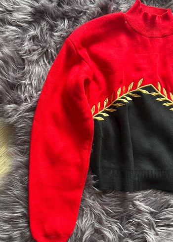 Kırmızı Nakışlı Yüksek Yakalı Kadın Kazak - Görsel 2