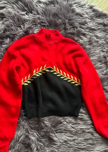 Kırmızı Nakışlı Yüksek Yakalı Kadın Kazak - Görsel 4