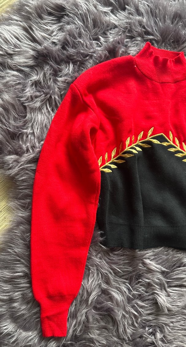 Kırmızı Nakışlı Yüksek Yakalı Kadın Kazak - Görsel 2