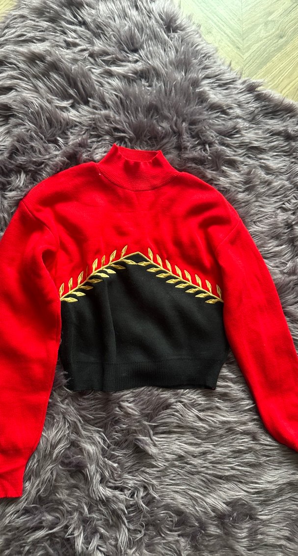 Kırmızı Nakışlı Yüksek Yakalı Kadın Kazak - Görsel 4