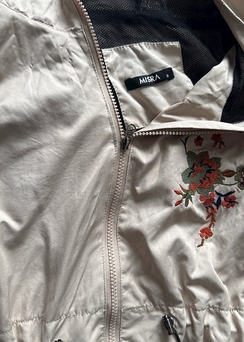 Nakışlı Beyaz Uzun Kadın Yağmurluk - Görsel 3