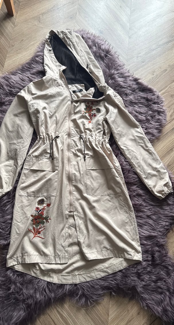 Nakışlı Beyaz Uzun Kadın Yağmurluk - Görsel 4