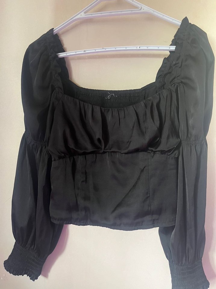 Siyah Gotik Fırfırlı Saten Bluz - Görsel 2