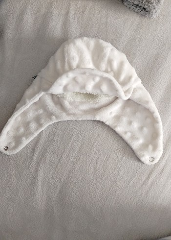 Erkek Çocuk Beyaz Peluş Kulaklıklı Şapka - Görsel 3