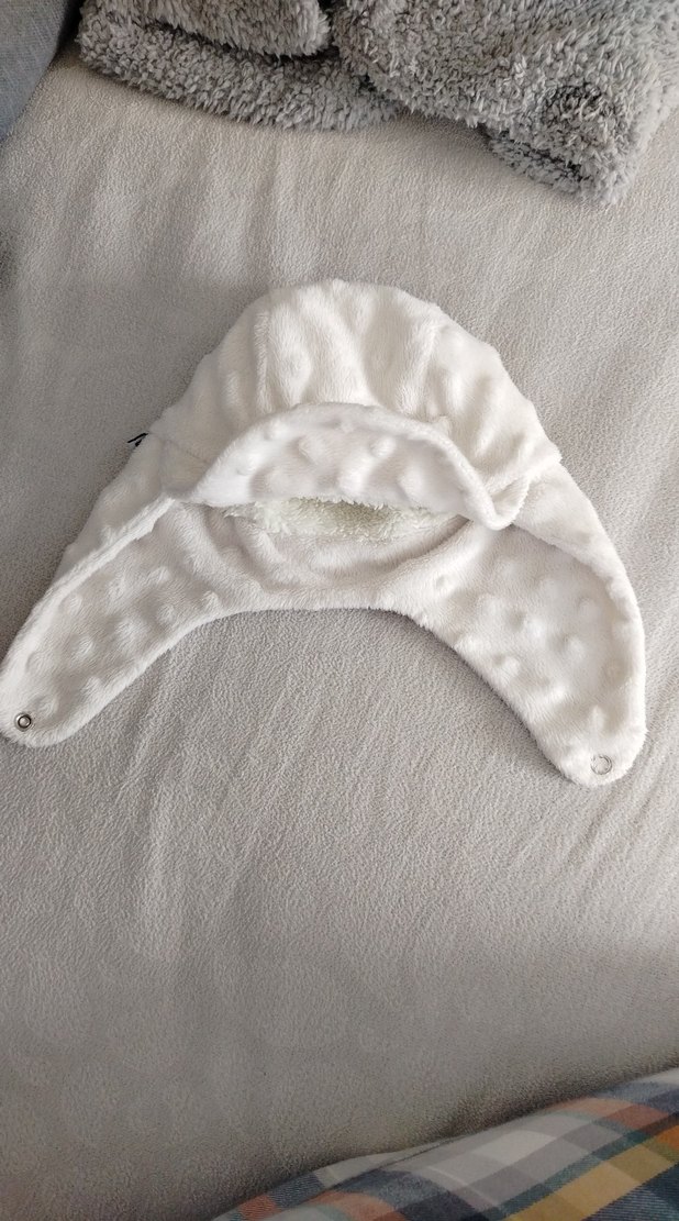 Erkek Çocuk Beyaz Peluş Kulaklıklı Şapka - Görsel 3