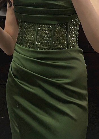 Haki Üstü Pullu Balen Korse Yırtmaçlı Uzun Saten Abiye - Görsel 4