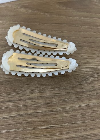 Boncuk Detaylı Beyaz Kadın Toka - Görsel 2