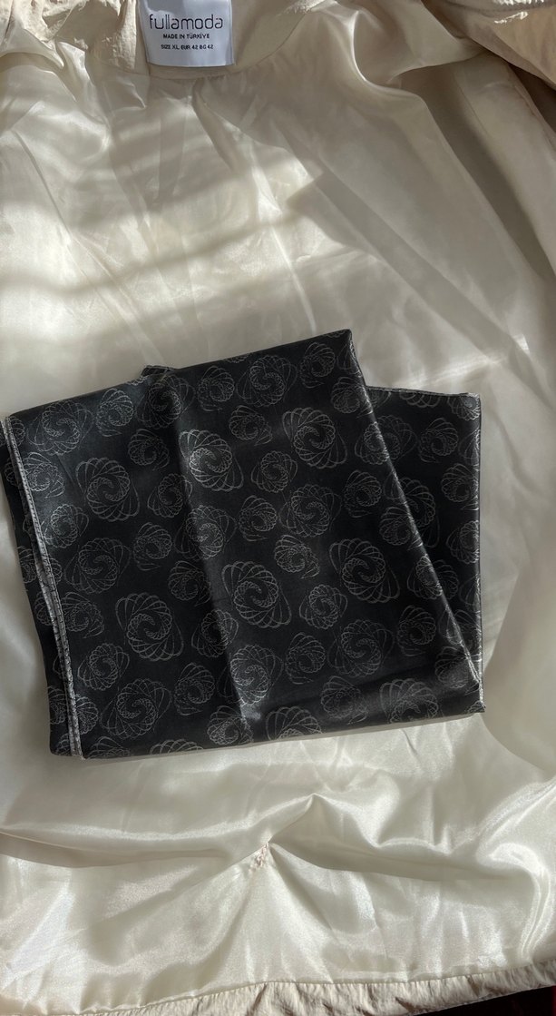 Kadın Siyah Pileli Gotik eşarp - Görsel 4