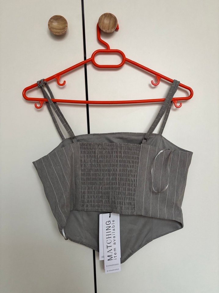 Gri kadın askılı crop - Görsel 3