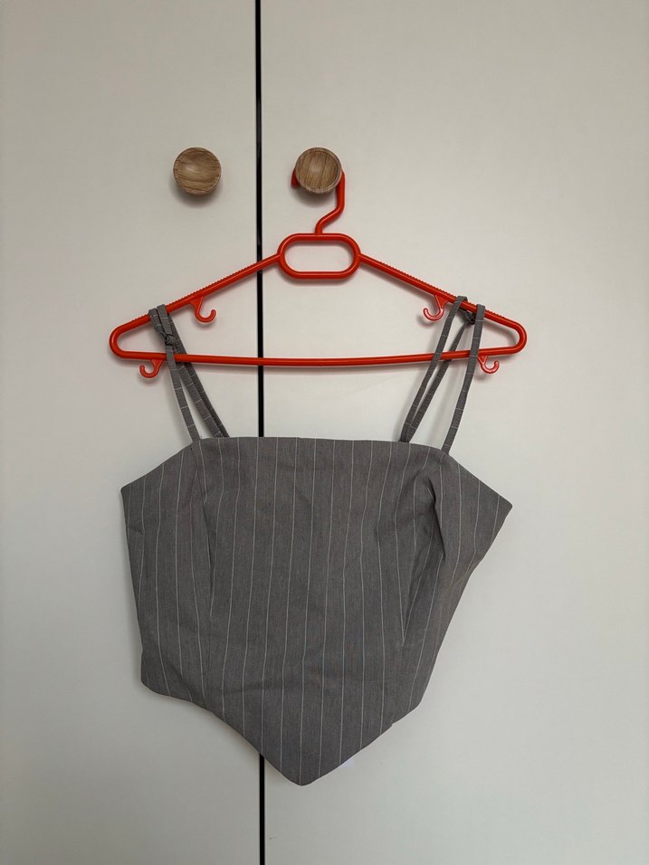 Gri kadın askılı crop - Görsel 4