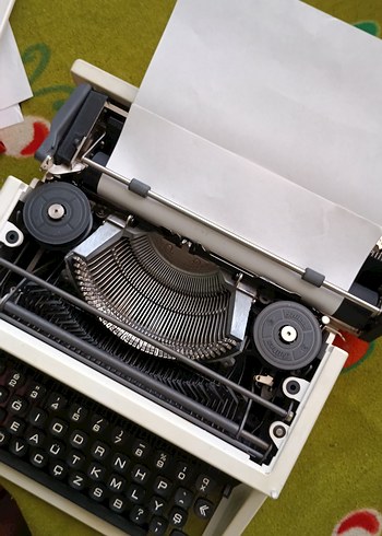 Beyaz Olivetti Dora Daktilo - Görsel 5