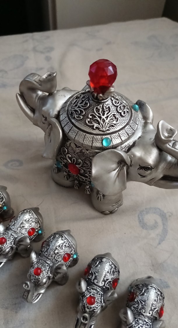 Gri Fil Temalı Figür Seti - Görsel 2