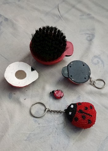 uğur böceği fırça anahtarlık kolye ucu magnet mıknatıs düşmüş - Görsel 2