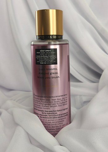 Victoria's Secret Velvet Petals Kadın Parfüm - Görsel 3