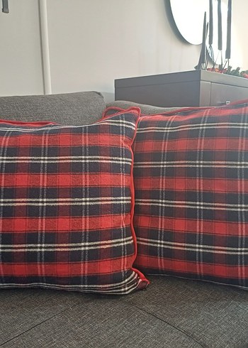 Kırmızı Ekose Desenli Yastık Kılıfı - Görsel 3