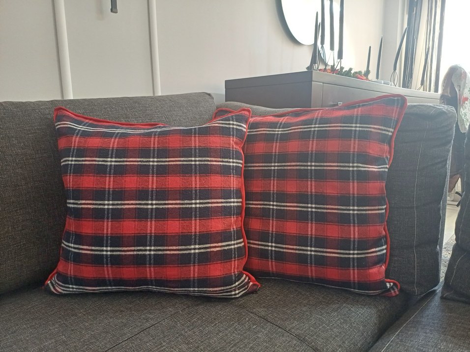 Kırmızı Ekose Desenli Yastık Kılıfı - Görsel 3