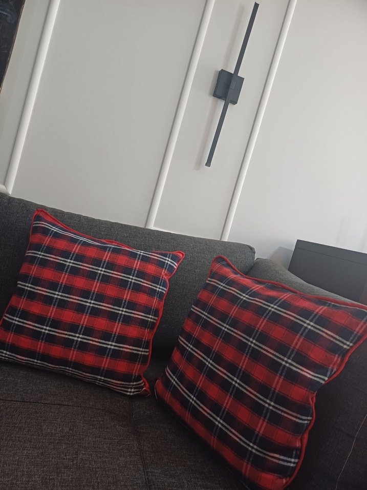 Kırmızı Ekose Desenli Yastık Kılıfı - Görsel 2