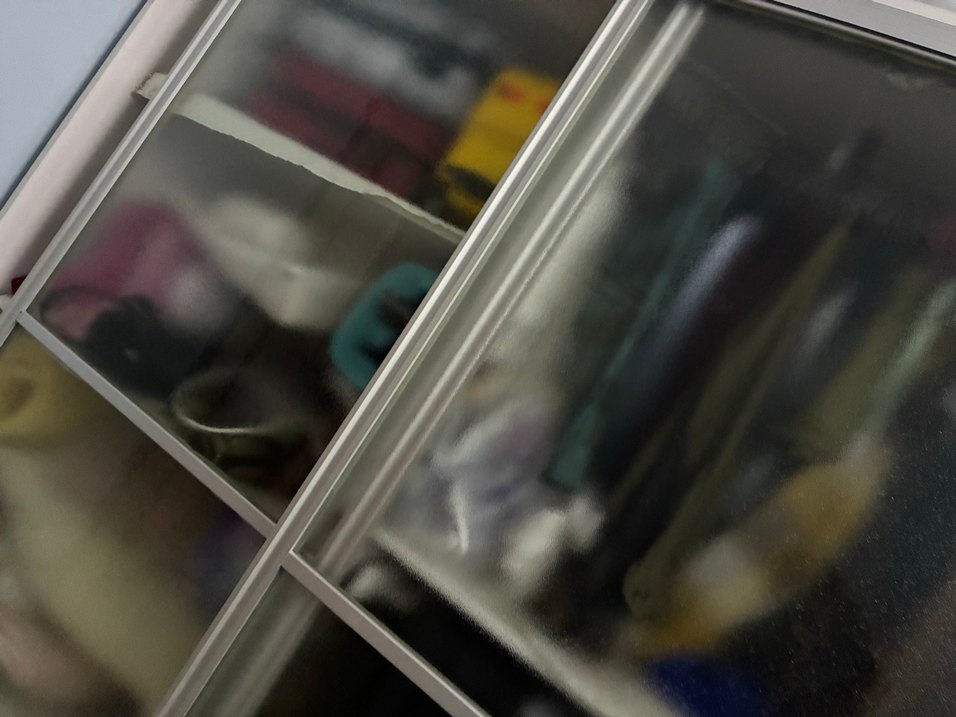 Gri Sürgülü Kapaklı yetişkin veya Çocuk Dolabı - Görsel 2