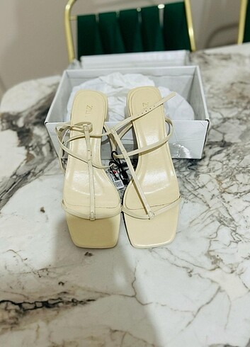 Zara Zara sandalet 