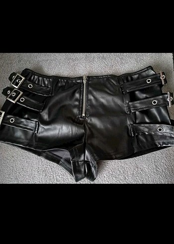 Kadın Siyah Deri Mini Kemerli Şort - Görsel 3