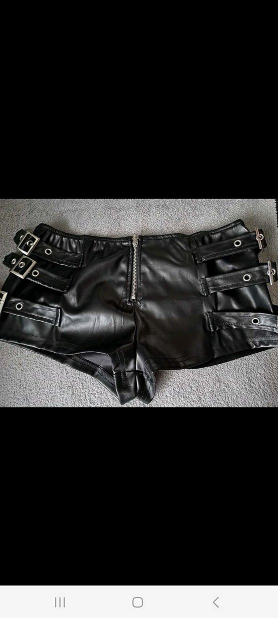 Kadın Siyah Deri Mini Kemerli Şort - Görsel 3