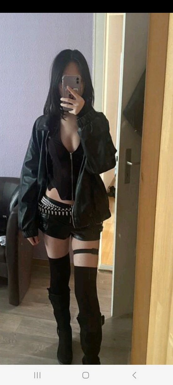 Kadın Siyah Deri Mini Kemerli Şort - Görsel 2