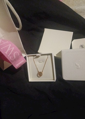 Swarovski Altın Renkli Zincir Detaylı Kolye orijinal - Görsel 2