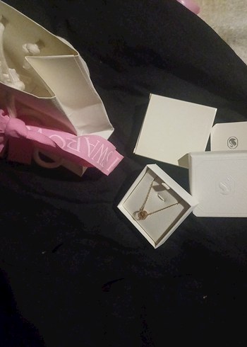 Swarovski Altın Renkli Zincir Detaylı Kolye orijinal - Görsel 3