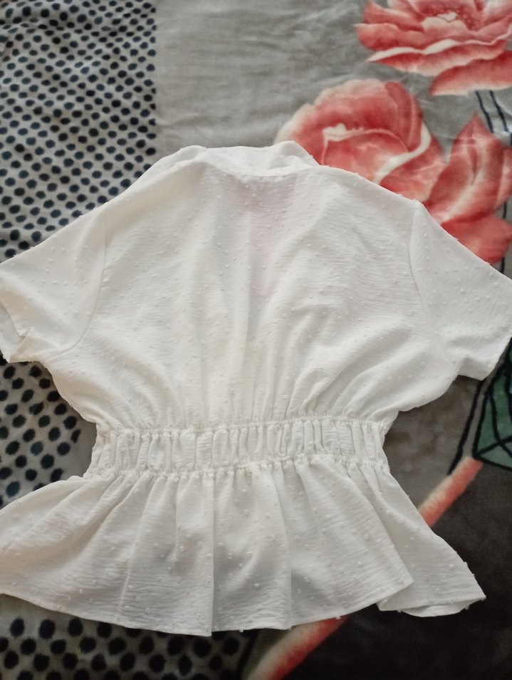 Düğmeli V Yaka Beyaz Kısa Kollu gy - Görsel 5