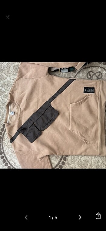 Sweatshirt