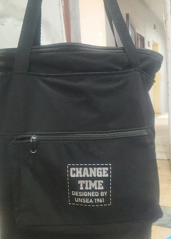 Siyah Fermuarlı Sokak Stili Kadın Çantası - Görsel 2