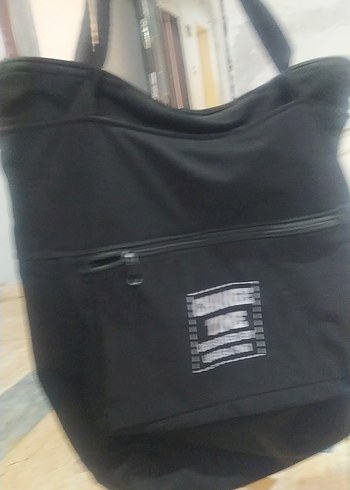 Siyah Fermuarlı Sokak Stili Kadın Çantası - Görsel 3