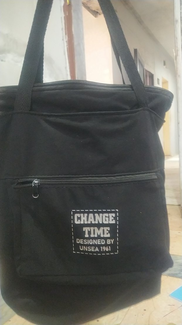 Siyah Fermuarlı Sokak Stili Kadın Çantası - Görsel 2